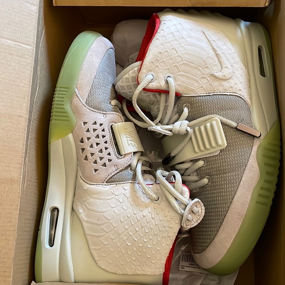 nike yeezy 2 platinum